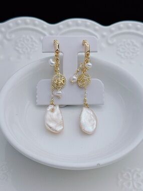 26E299 Handmade Freshwater Baroque Pearl Dangling Earrings Flower Petal Pearl
